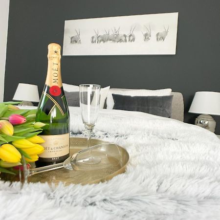 M-Style 01 Apartment Mit Terrasse Und Gasgrill, 24H Self-Check-In, Free Parking, Netflix Нюрнберг Экстерьер фото